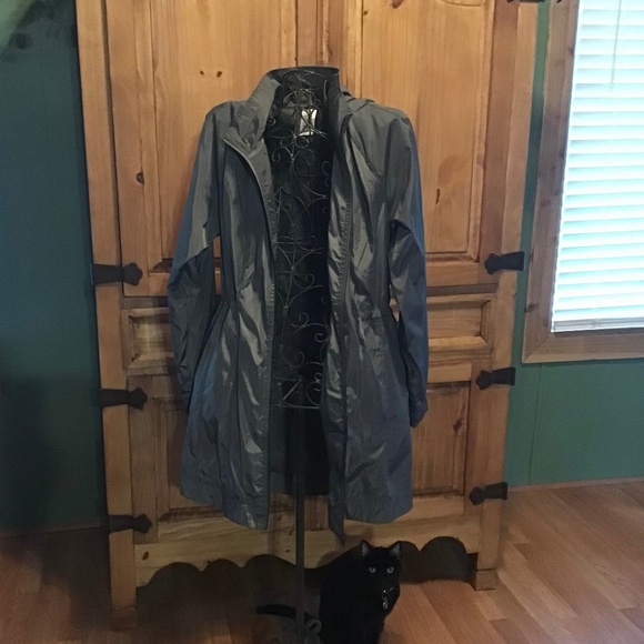 Hooded Raincoat Windbreaker Size 16-18 - Picture 4 of 10